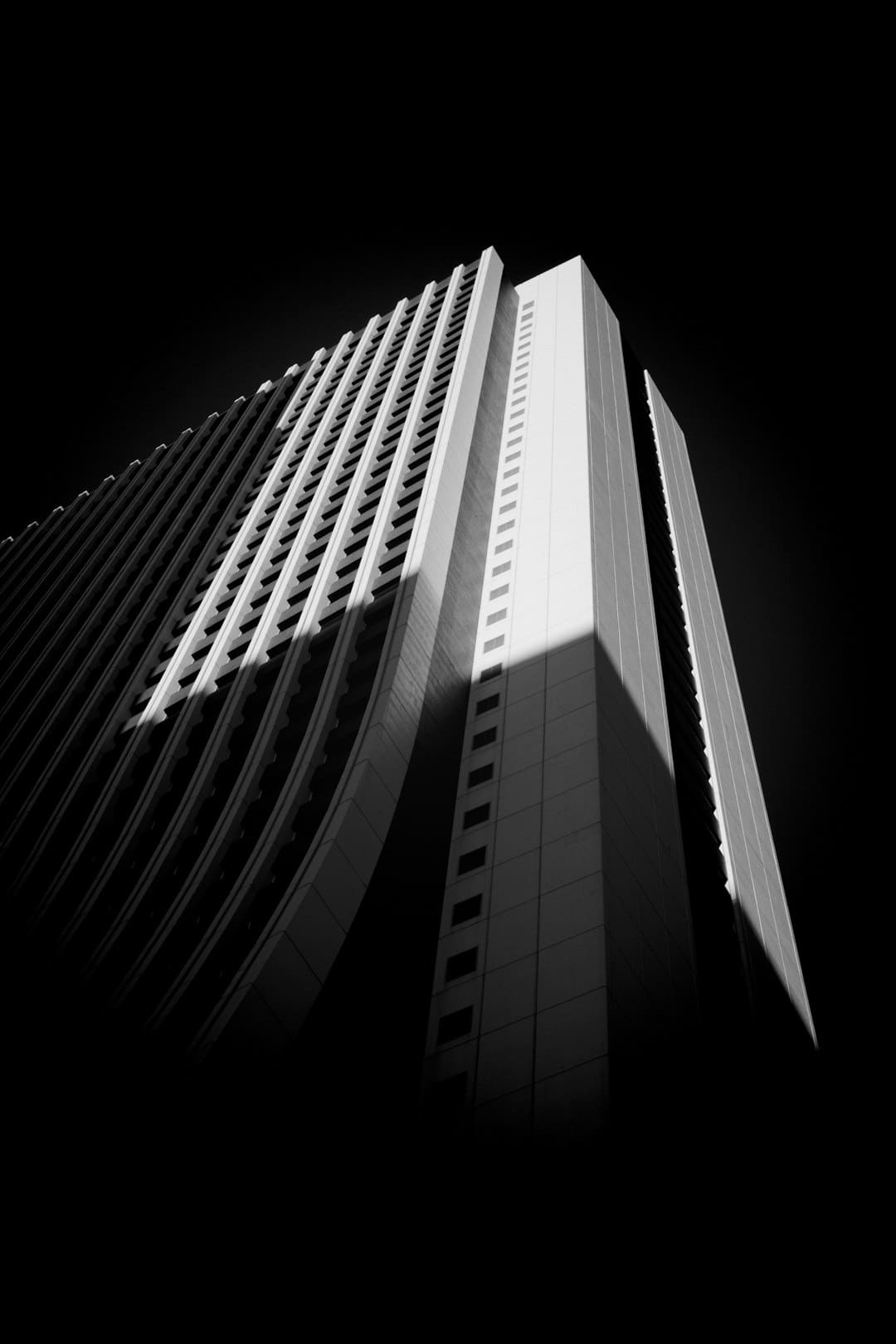 外资银行调仓途径闪现！上半年增持芯片、消费等主题ETF